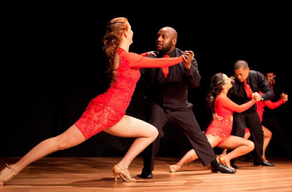 Salsa baile y música Tipos de bailes [2022]