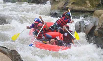 Rafting Di Sungai Konto Kediri - Tips Indonesia