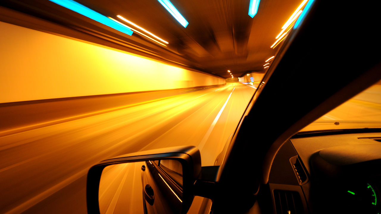 Tips Mengendarai Mobil di Malam Hari