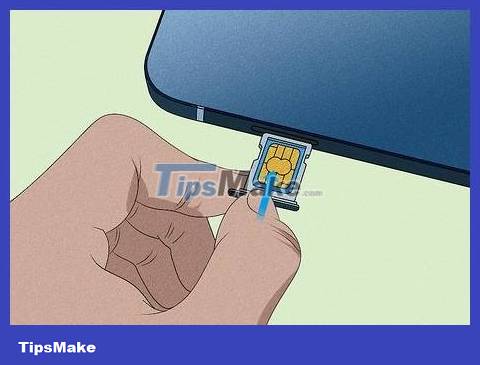 How to Insert SIM Card into iPhone - TipsMake.com