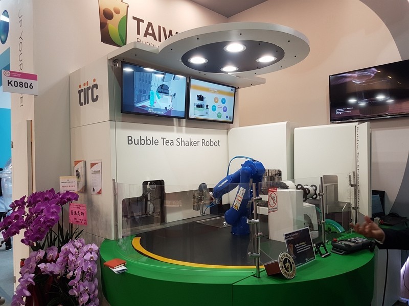 Taipei food show reveals world’s first bubble milk tea shaker robot