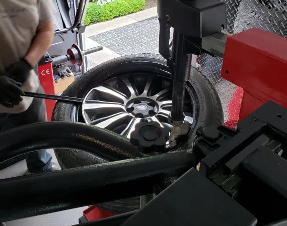 MOBILE TIRE CHANGE Services ☑️ We Come To You Tire Change™