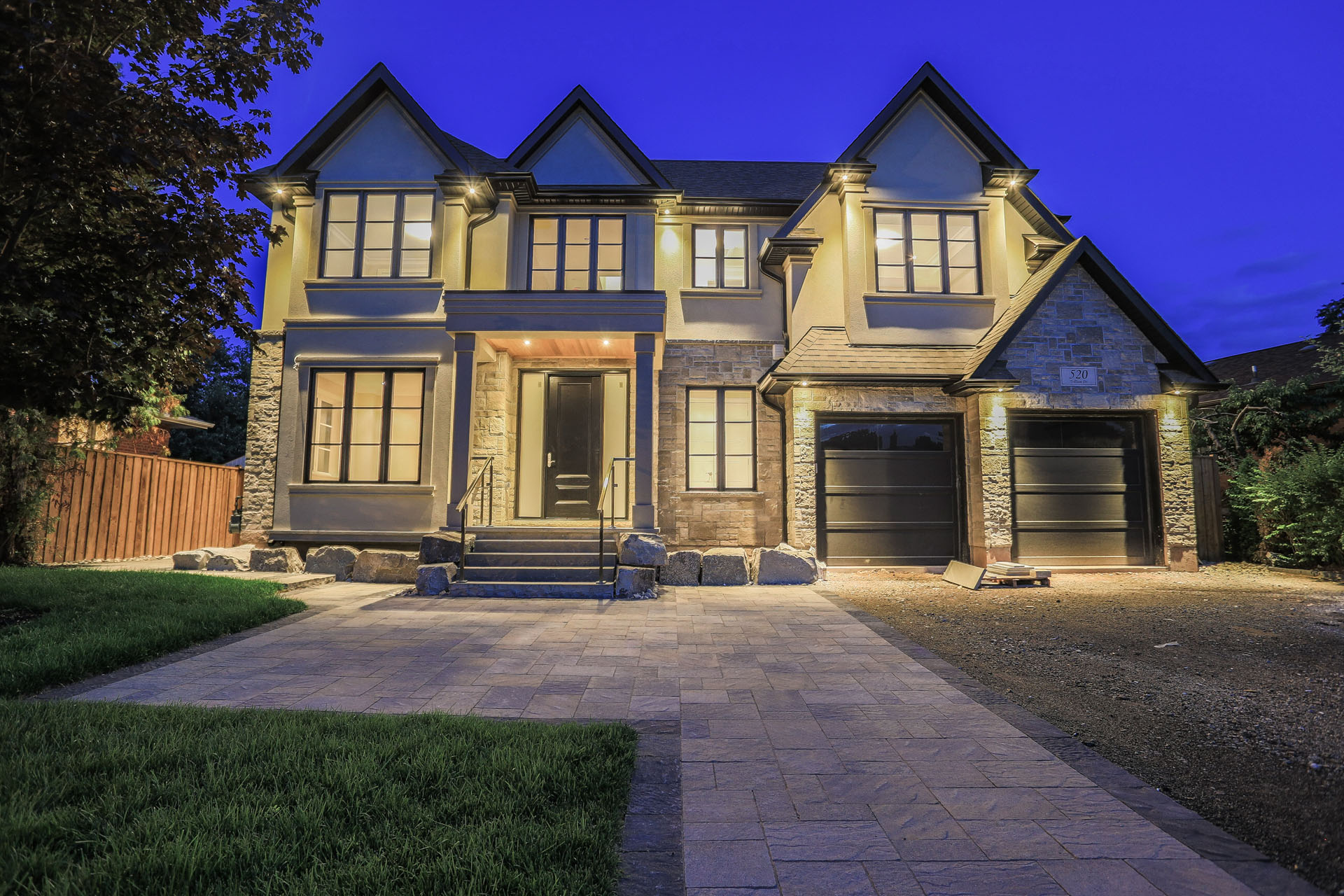 Top Modern Custom Home Builder Oakville, Mississauga Title Building