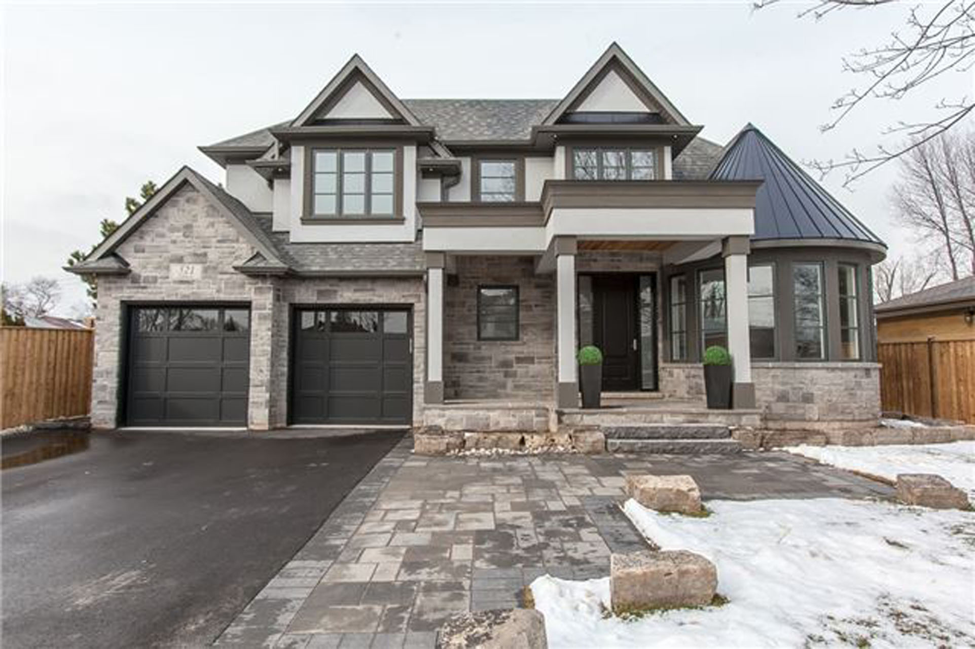 Top Modern Custom Home Builder Oakville, Mississauga Title Building