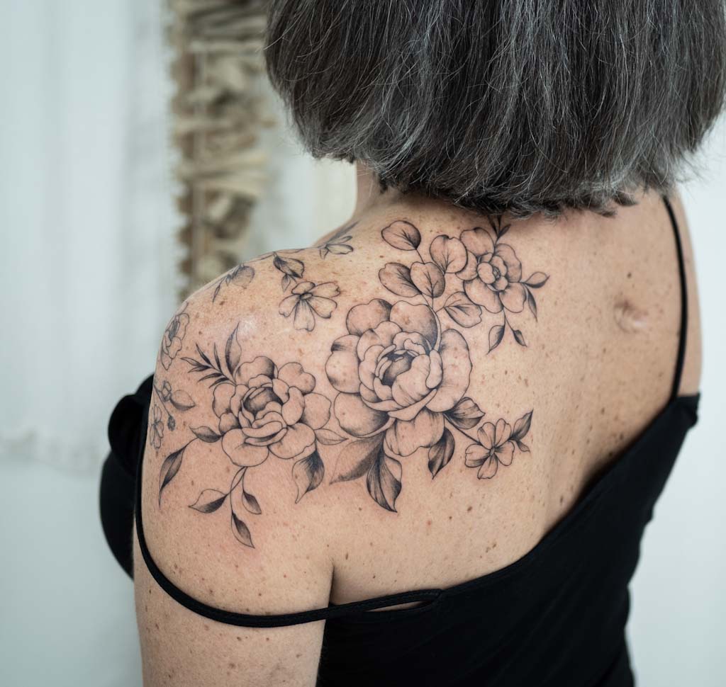 Tatouage Ornement Floral Femme Accueil Tizia Tal