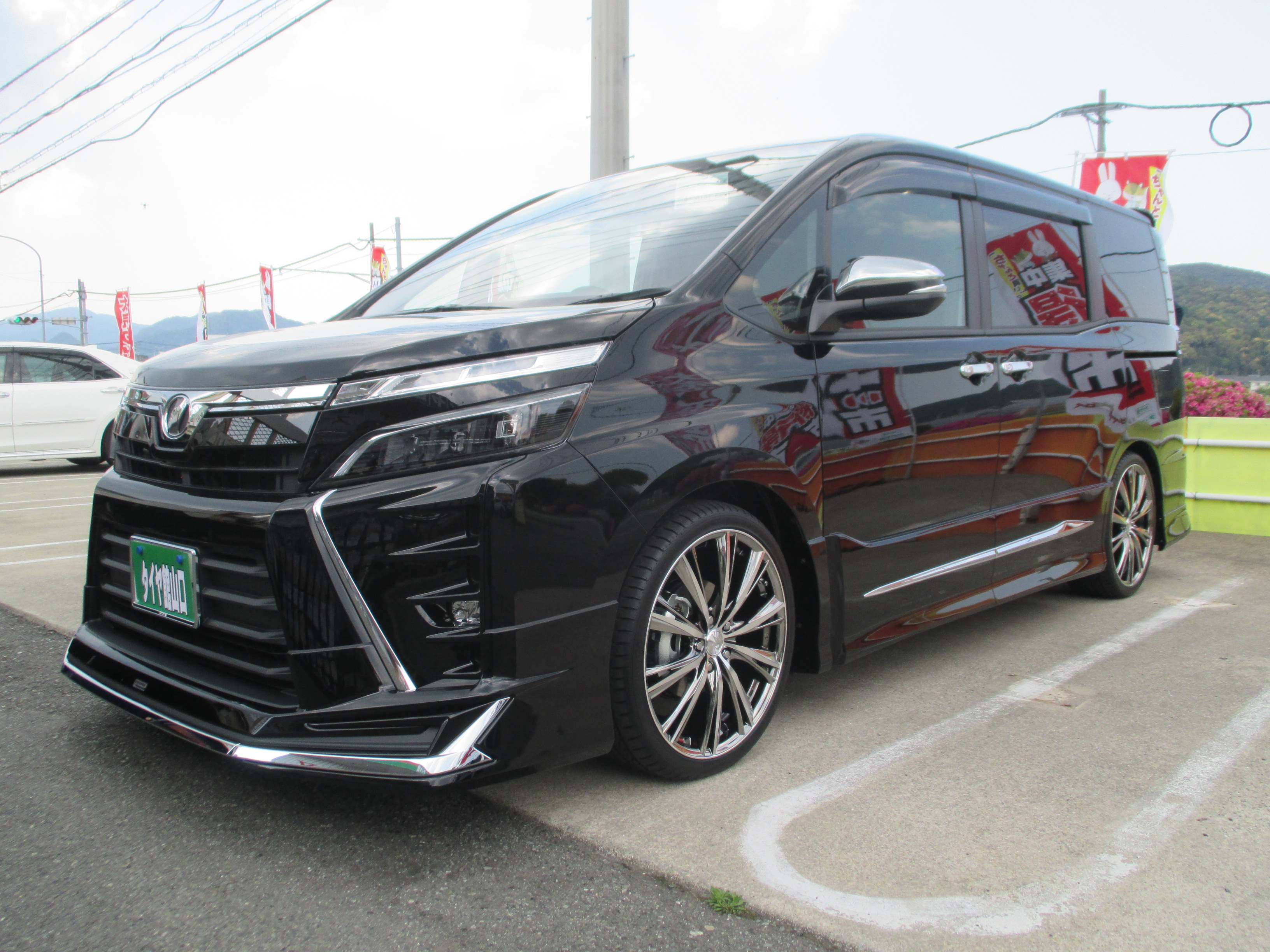 Voxy車高落としてレオニス１９インチ取り付けました 山口でタイヤのことならタイヤ館山口