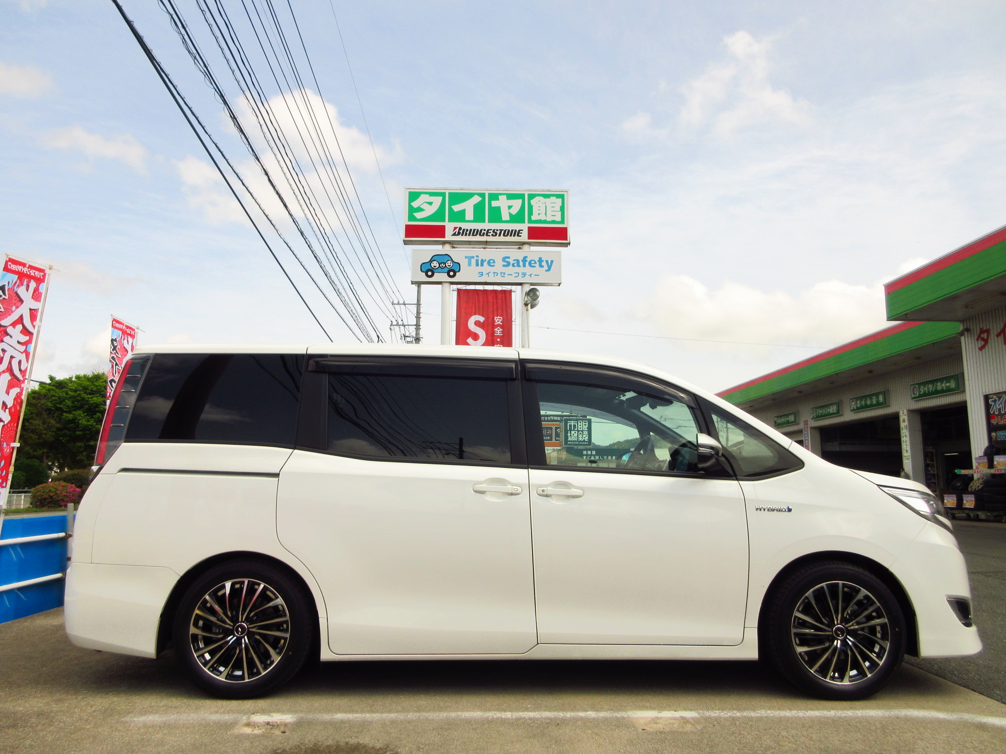 ノアにレオニスｆｓ取り付けました 山口でタイヤのことならタイヤ館山口