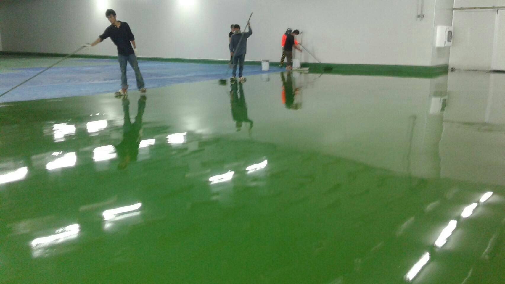 Clear epoxy on smoothen concrete surfaces create a slippery floor