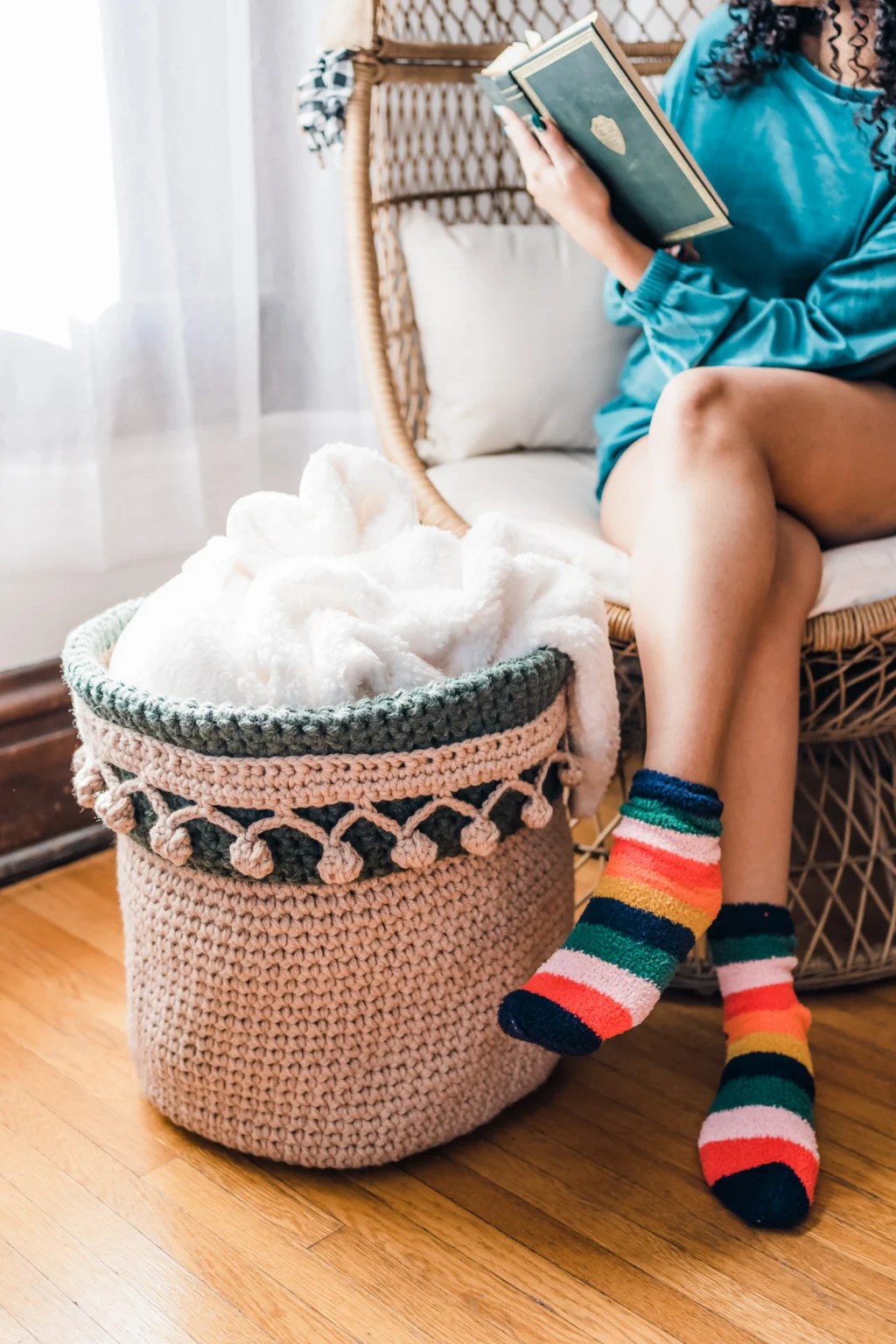 Fireside Basket, a free oversized crochet blanket basket pattern TL