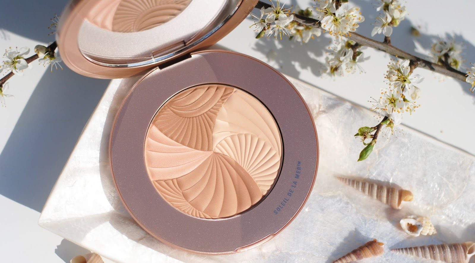 The sound of seashell. La Mer The Bronzing Powder