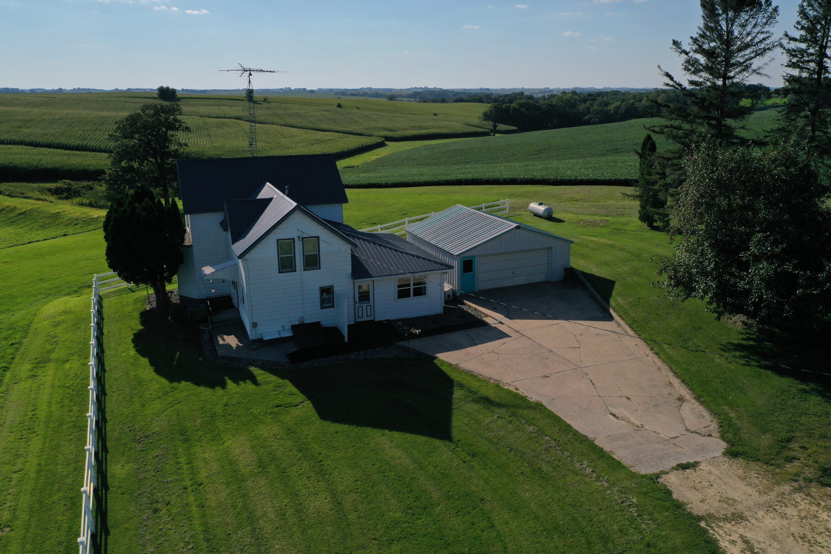 Farms Montgomery Realty and Auction Plainview, MN