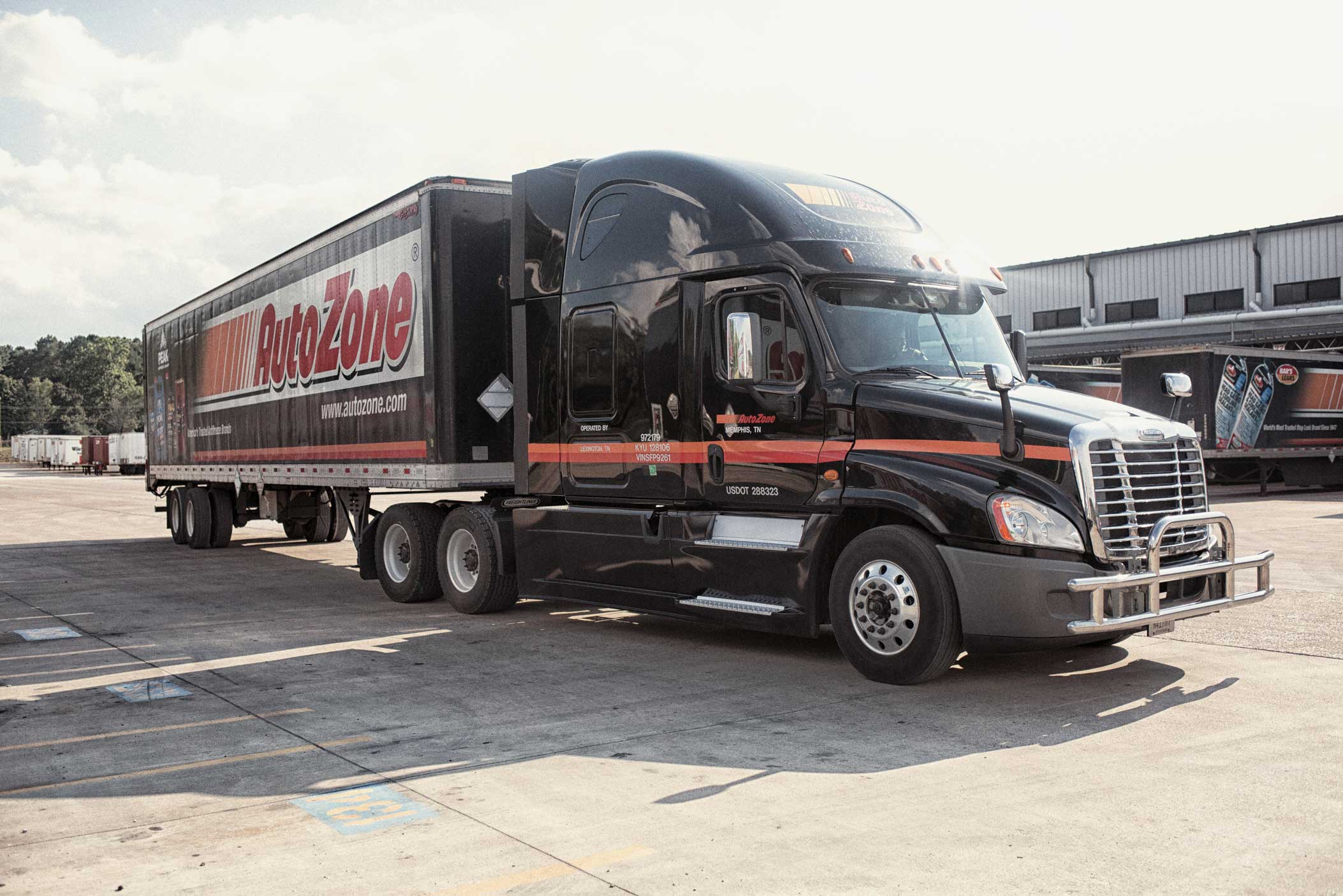 Governor Lee, Commissioner Rolfe Announce Autozone, Inc. To Expand Henderson County Operations