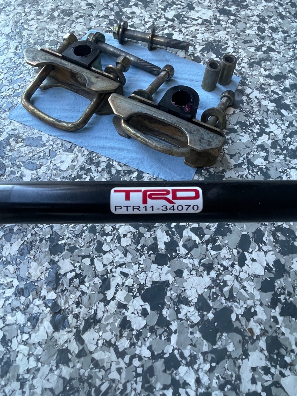 Rear sway bar, husky floor liners, rear diff relocation kit Orange