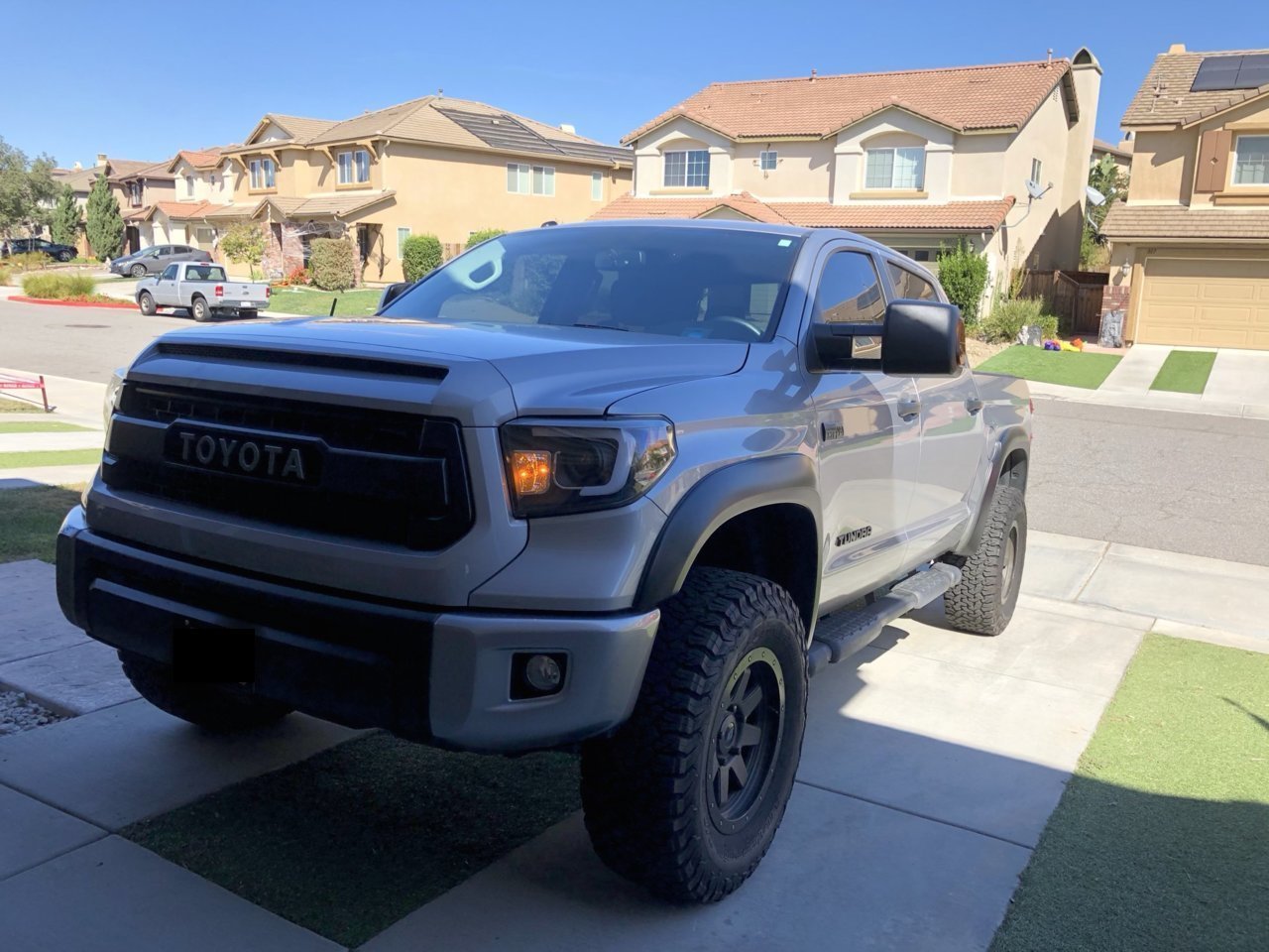 Silver Sky Tundra, Black or color matched fender flares? Page 2