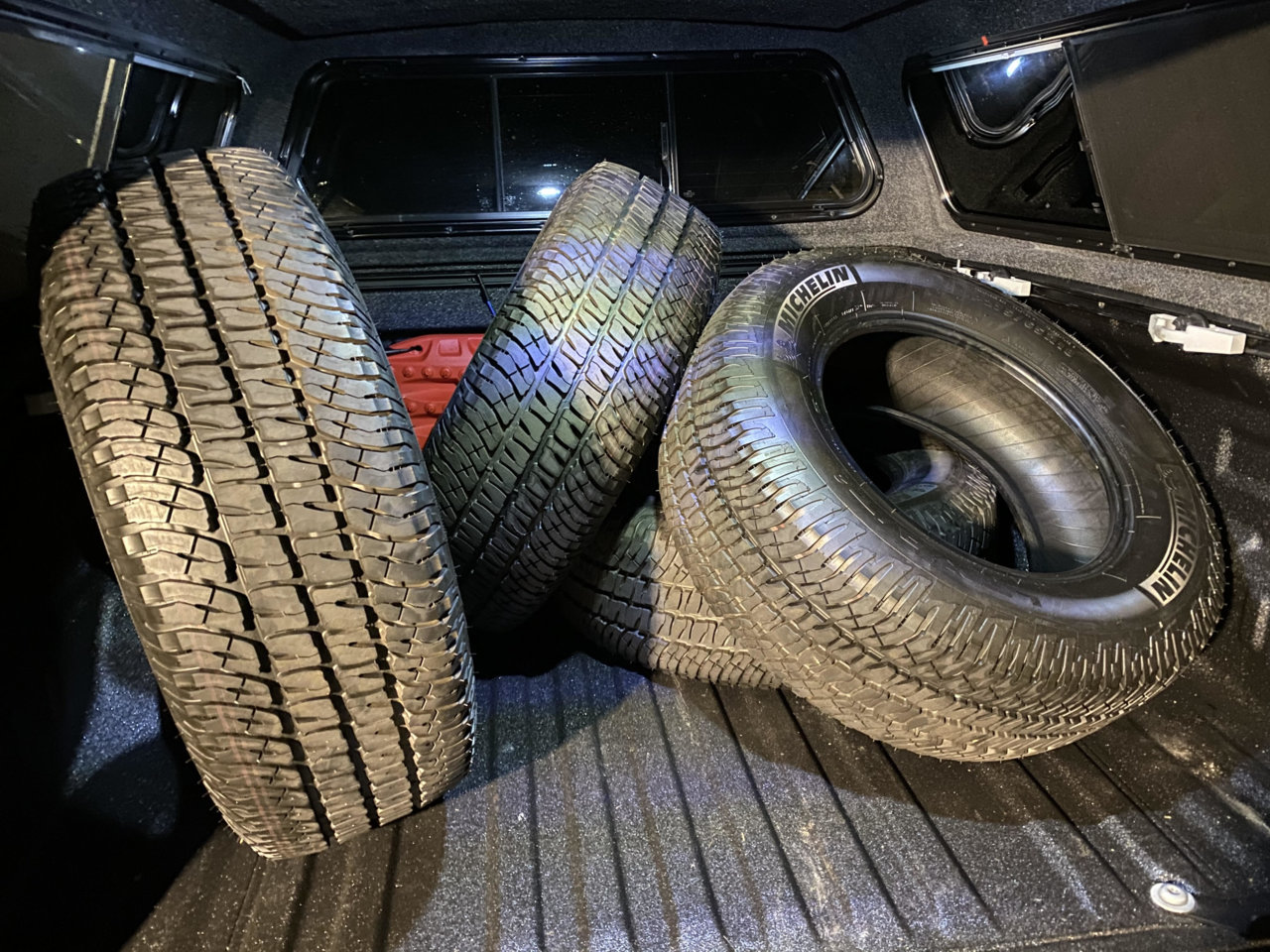 4 Michelin LTX AT2 tires + 1 Spare wheel 27565R18