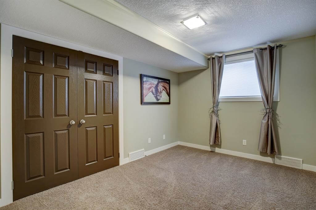 TNT TEAM RE/MAX Calgary 6 Elgin Estates Grove SE