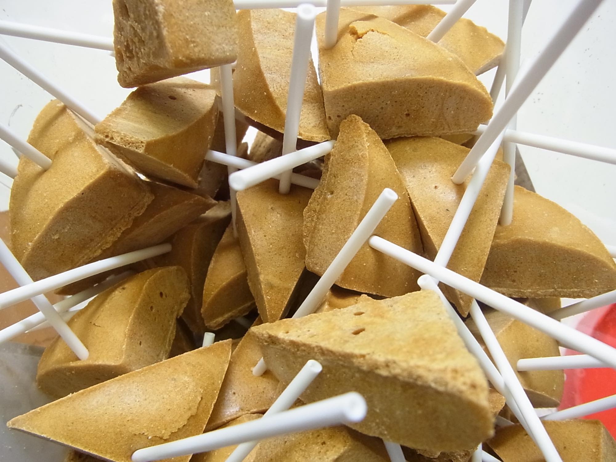 棒付きカルメ焼きを大人買い！ほろ苦く甘い懐かしい味