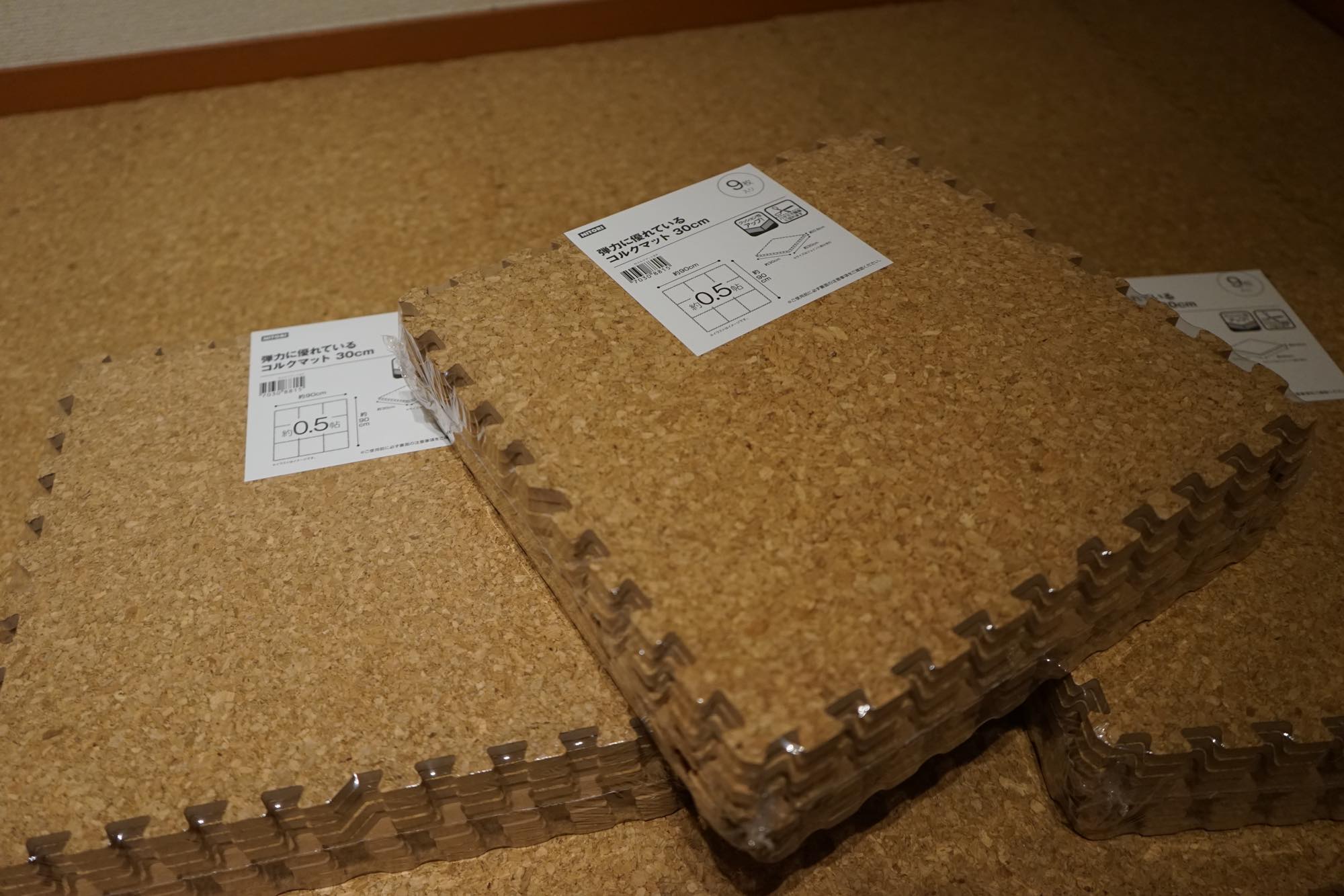 【DIY】書斎の床にコルクマットを敷き詰めてみた。防音効果もありダニも繁殖しにくい床に