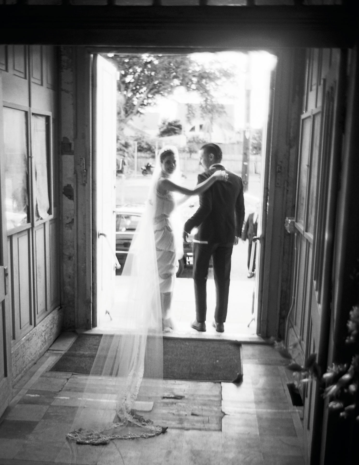 Lake Bell Wedding Lake Bell Teams Up With Marchesa Designer
