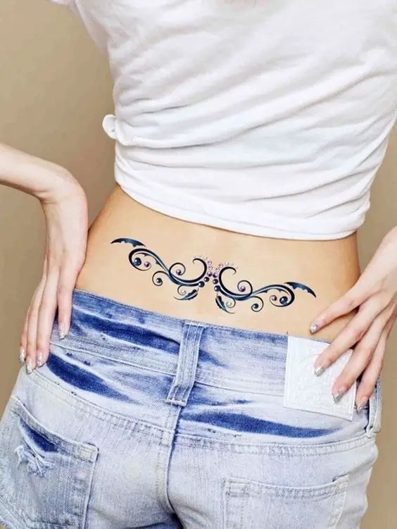 Ocultação de tatuagem no cóccix YouTube Tatuagem no Cóccix Femininas 30 Fotos Toda Atual