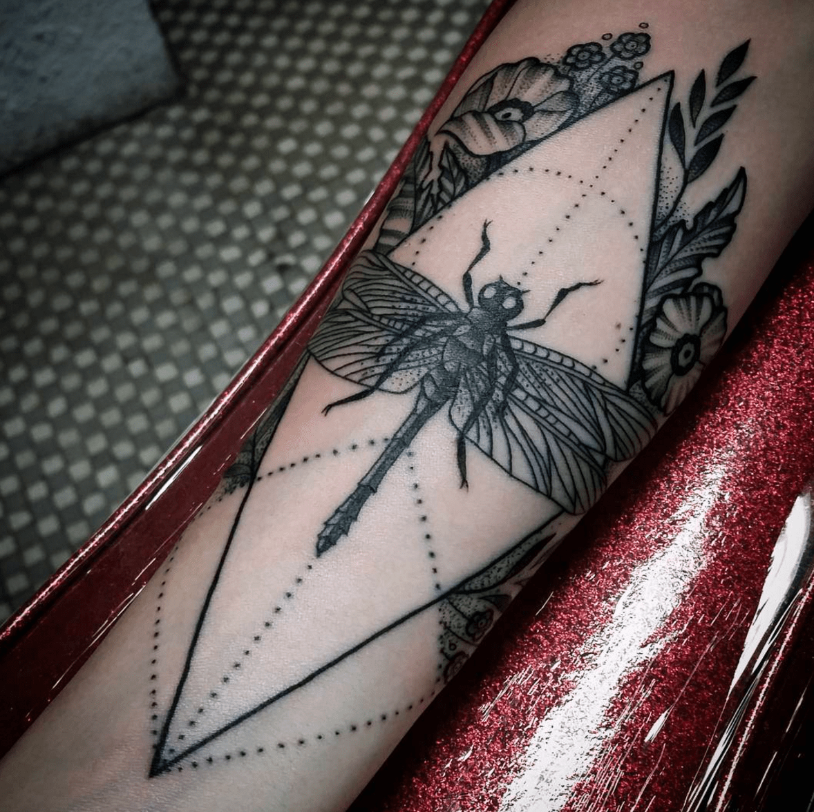 40 fotos de tatuagem de libélula e significados para conhecer