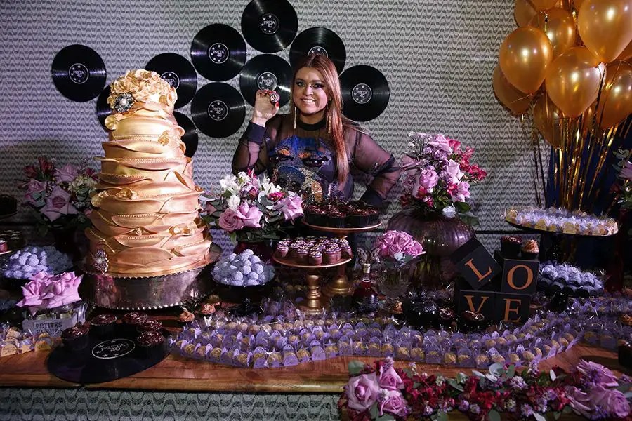 Festa de aniversário de 40 anos Temas e o que Servir