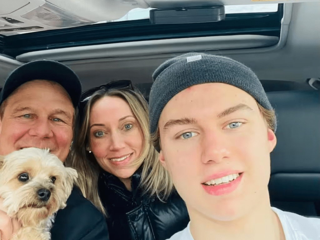 Connor Bedard Age, Wiki, Parents, Where Is Connor Bedard From? Connor(016)