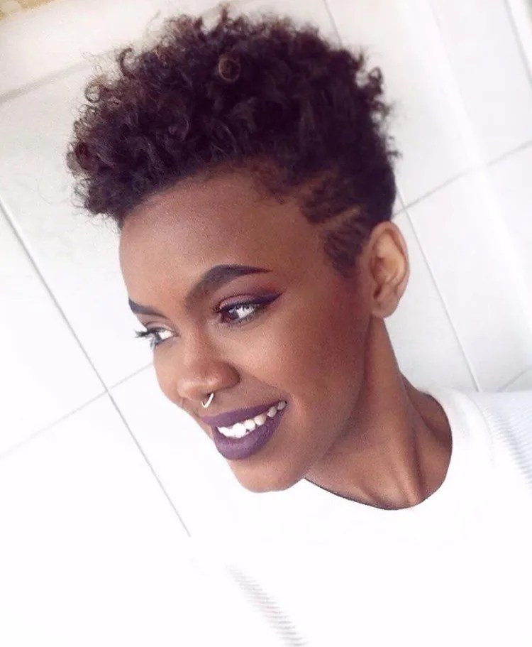 Cabelo curto cacheado um visual moderno e versátil! Tô de Cacho