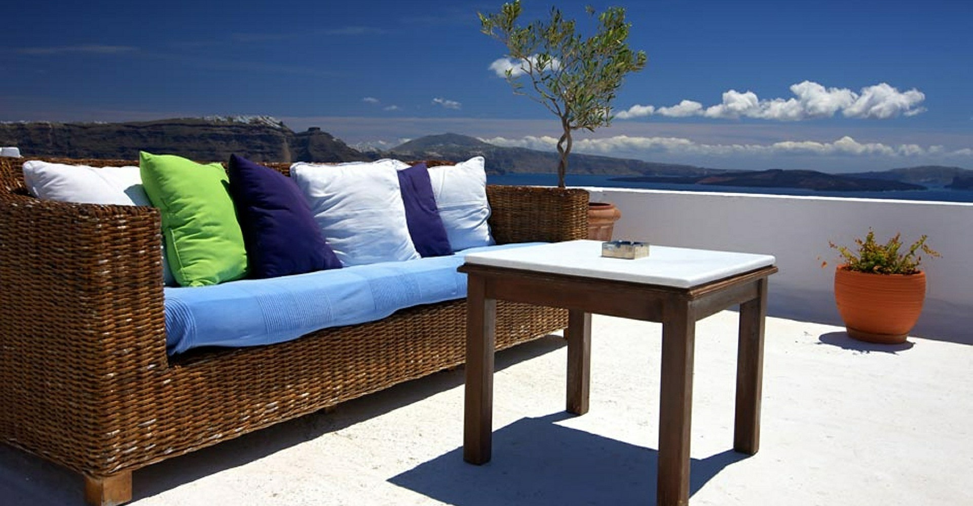 Los mejores sofás de bambú para jardín e interiores.