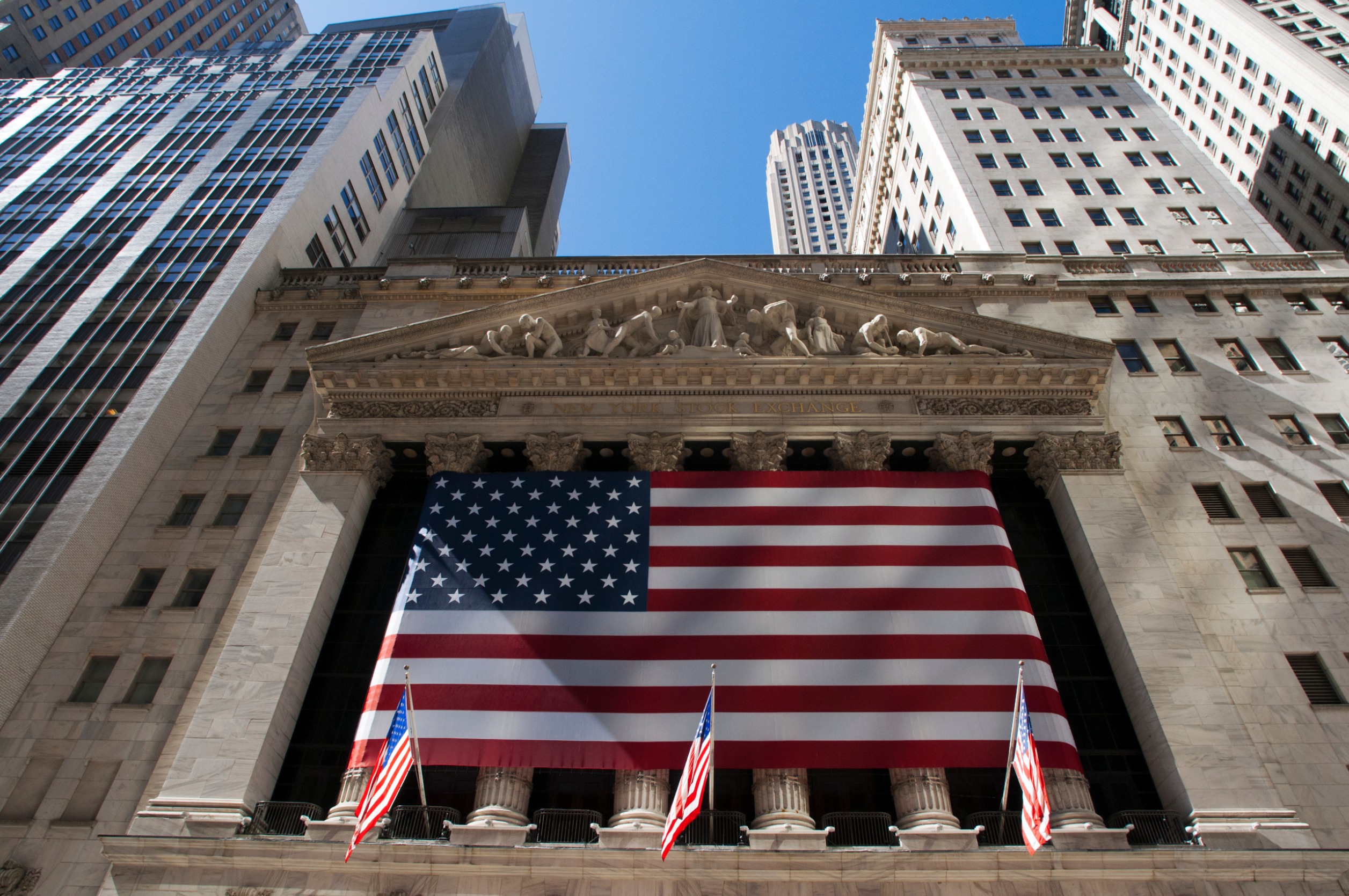 Bank Stocks Tank on Market Open Despite White House's Reassurance