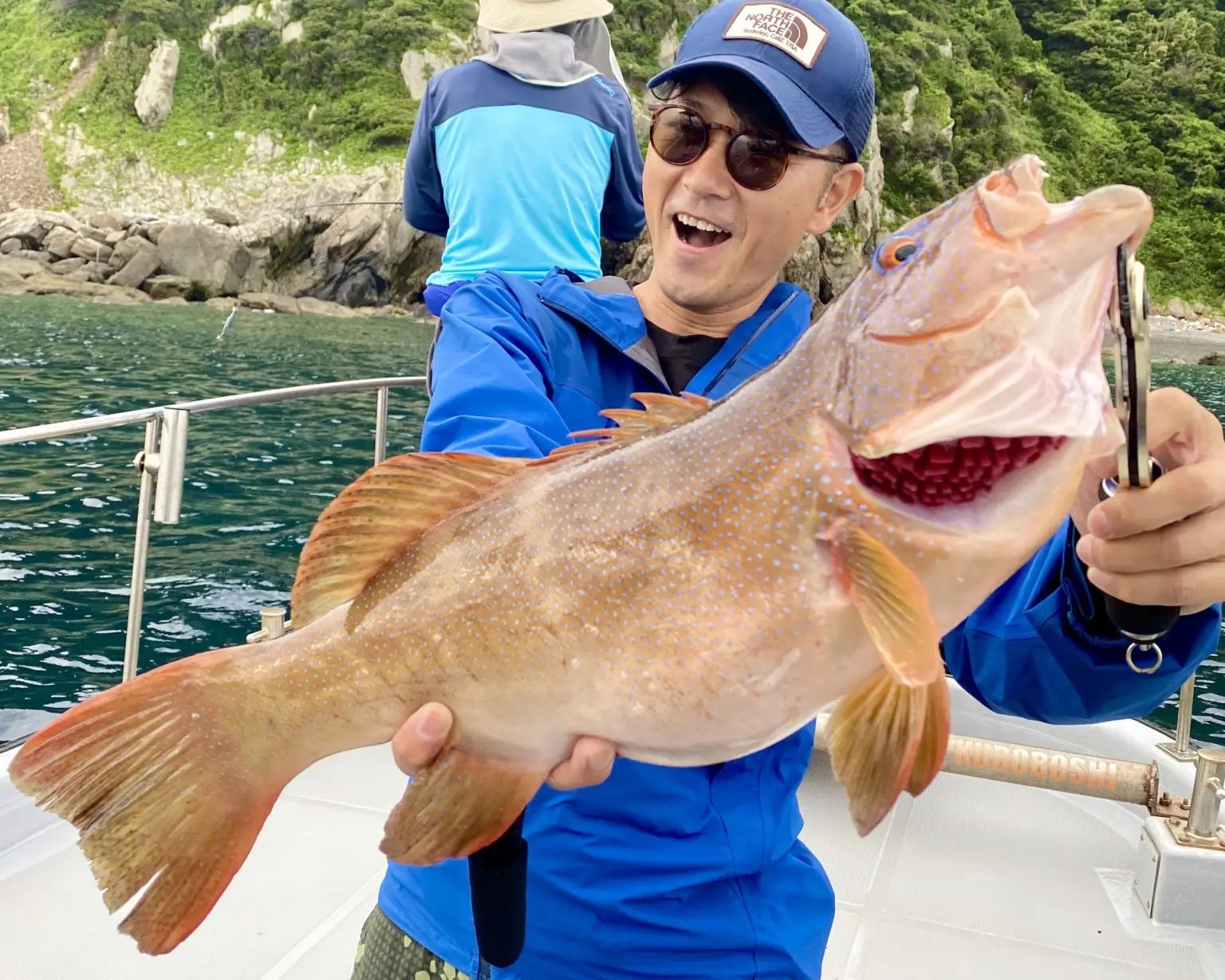 スジアラのルアー釣りは甑島でミノーのキャスティングだ！ 芦ノ湖どうでしょう