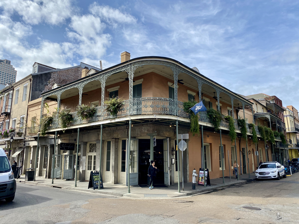 New Orleans Architecture in the French Quarter · Tolar Town