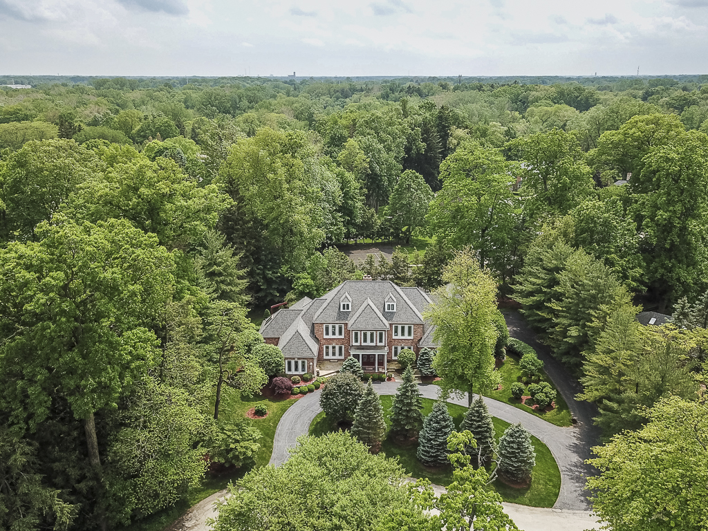 4509 Woodhill Rd. Nancy and Tom Kabat a Howard Hanna Company