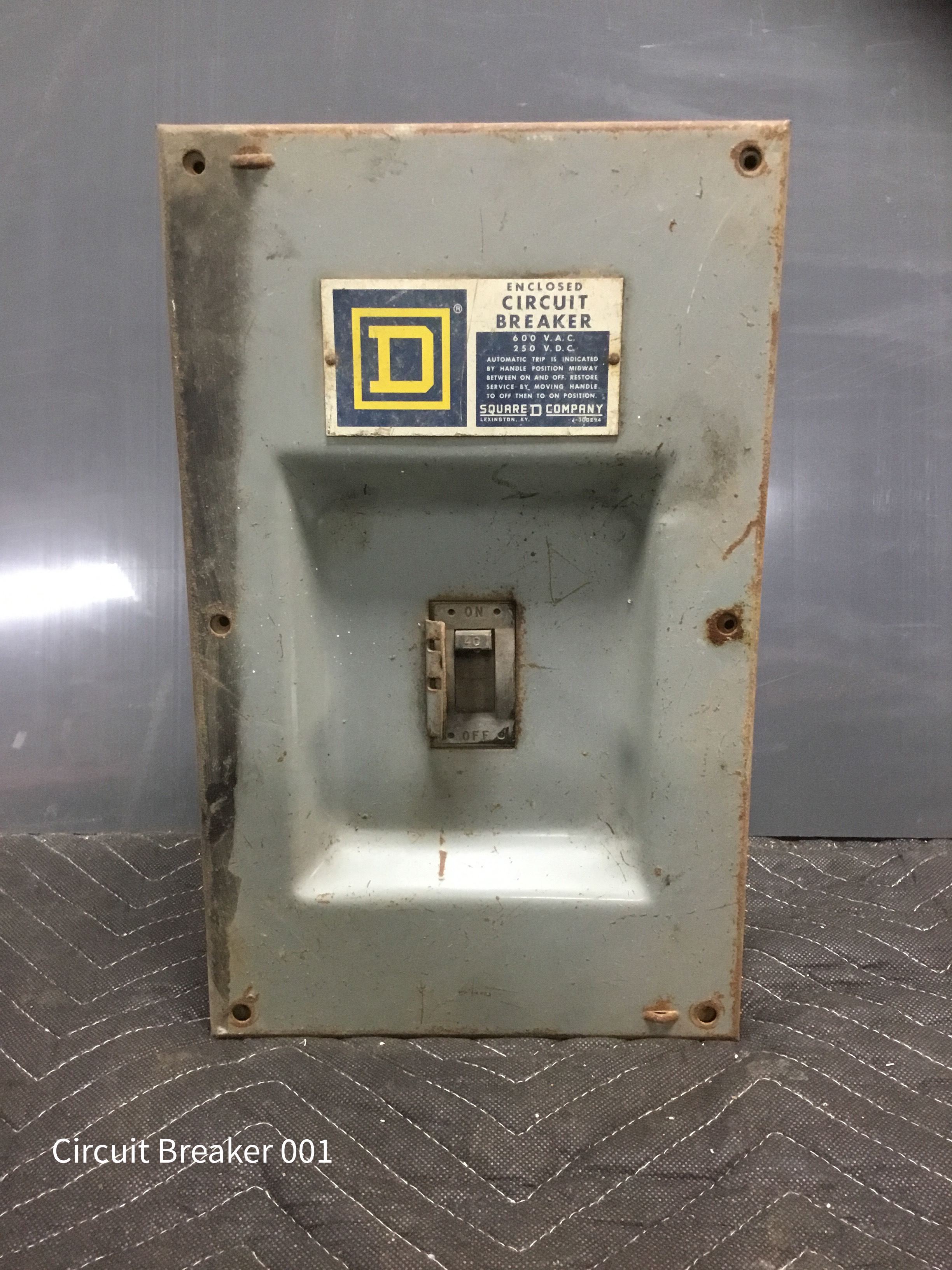 Circuit Breaker 001 Tomahawk Industries