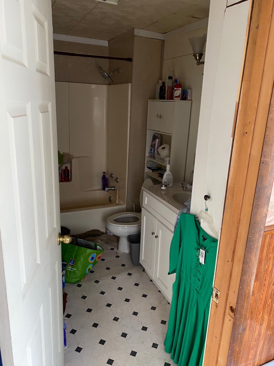 SOLD! Tamaqua Commercial Property! Bar, Apartments, Garages Tom Hall Auctions, Inc.