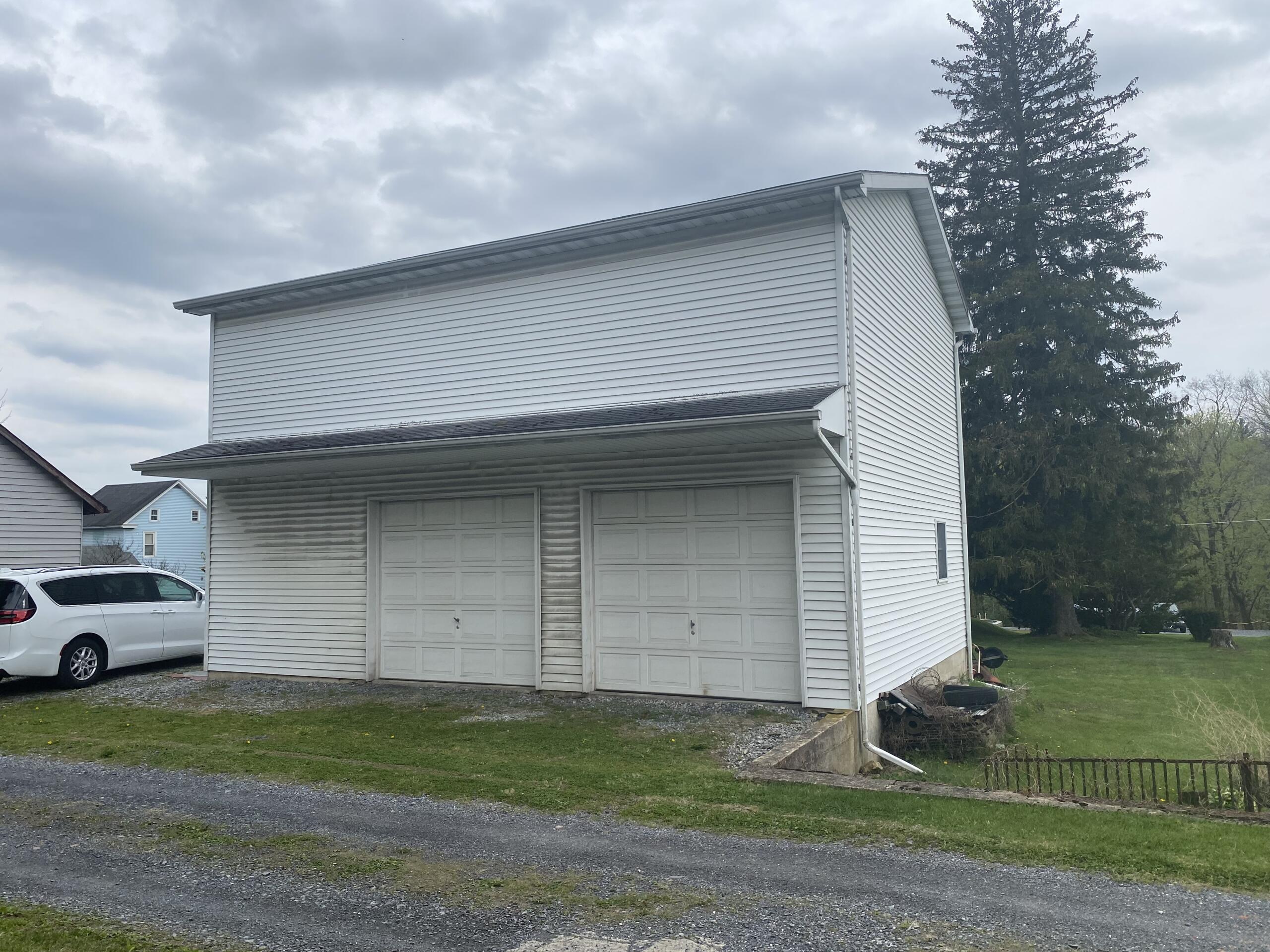 SOLD! Slatedale Fixer Upper! 1700SF Home with fabulous huge garage. Tom Hall Auctions, Inc.