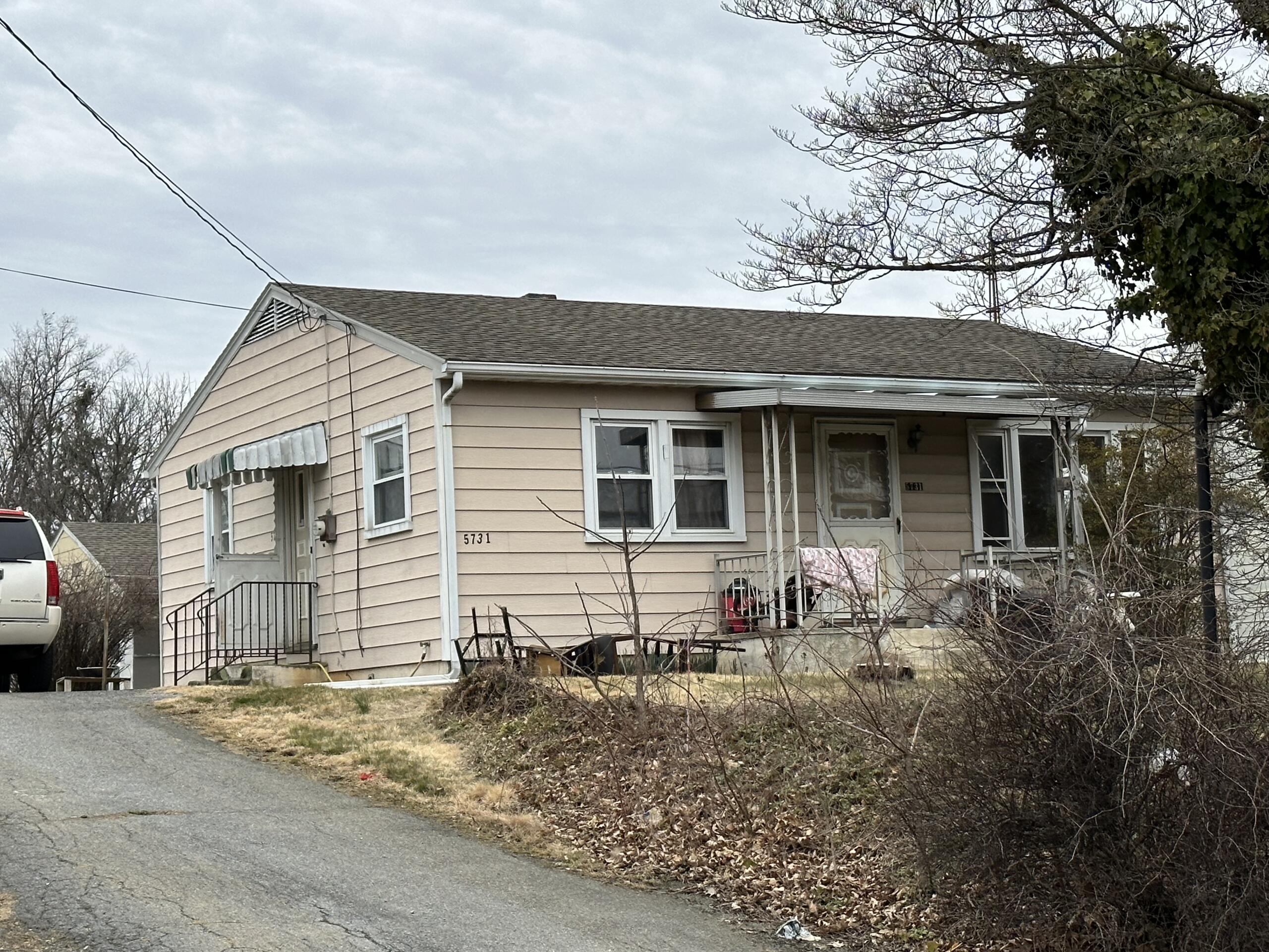 FixerUpper Ranch Home in Parkland School District Tom Hall Auctions