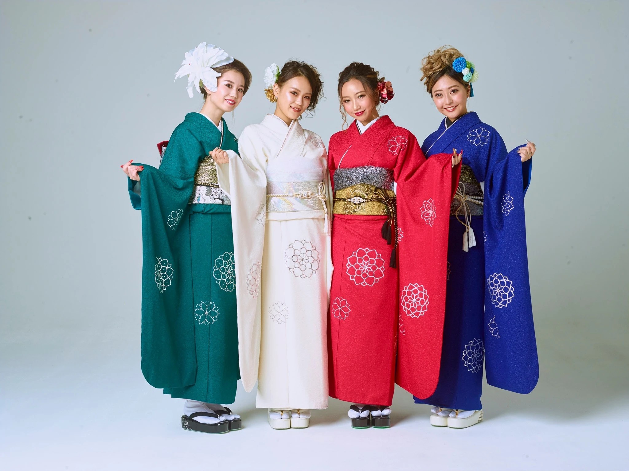 目立てる派手な振袖や袴レンタルを行っております 北九州市の成人式ならおしゃれな着物が多数のとみおかや