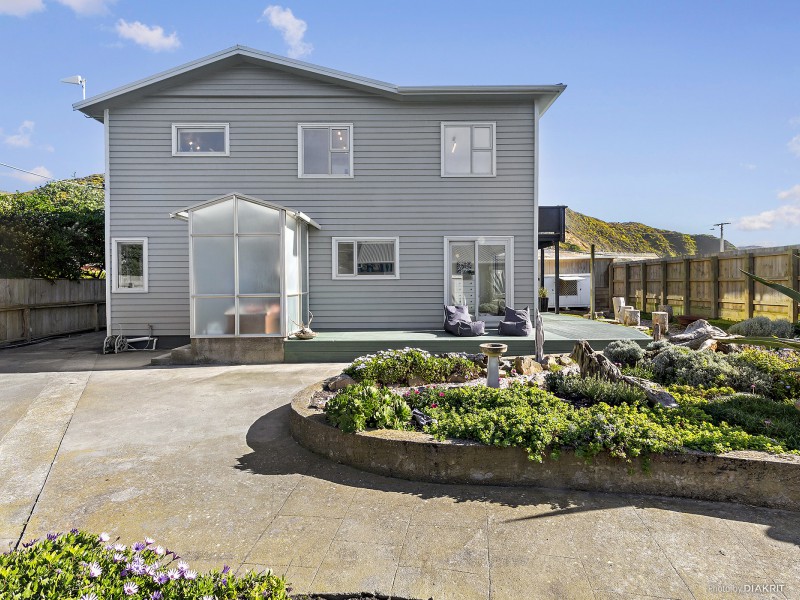 1084 Makara Road, Makara Beach Wellington 6972 Tommy's Real Estate