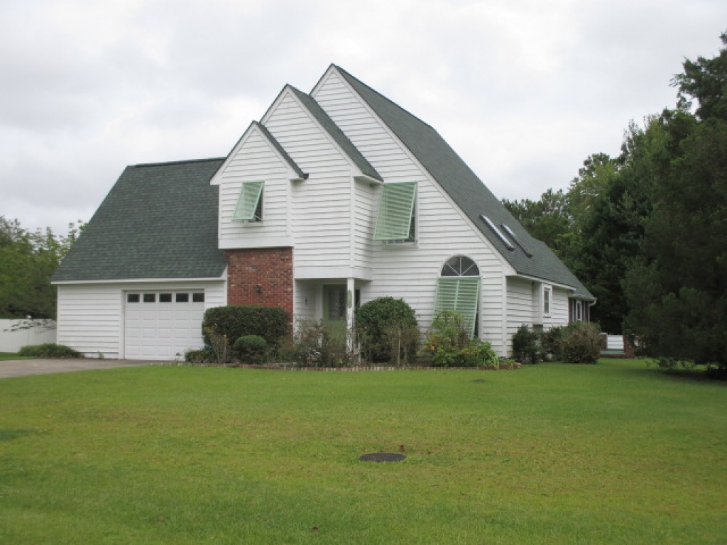 ADVANTAGE ONE! Tom Saunders Realty