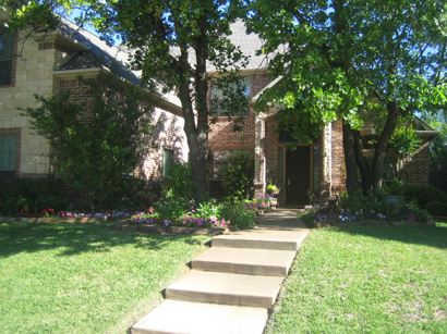 Tom's Lawn Service is Tarrant County's #1 lawn service since 1986.