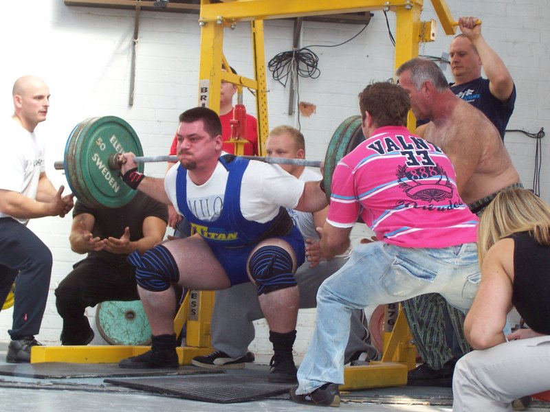 How many calories does muscle burn at rest?