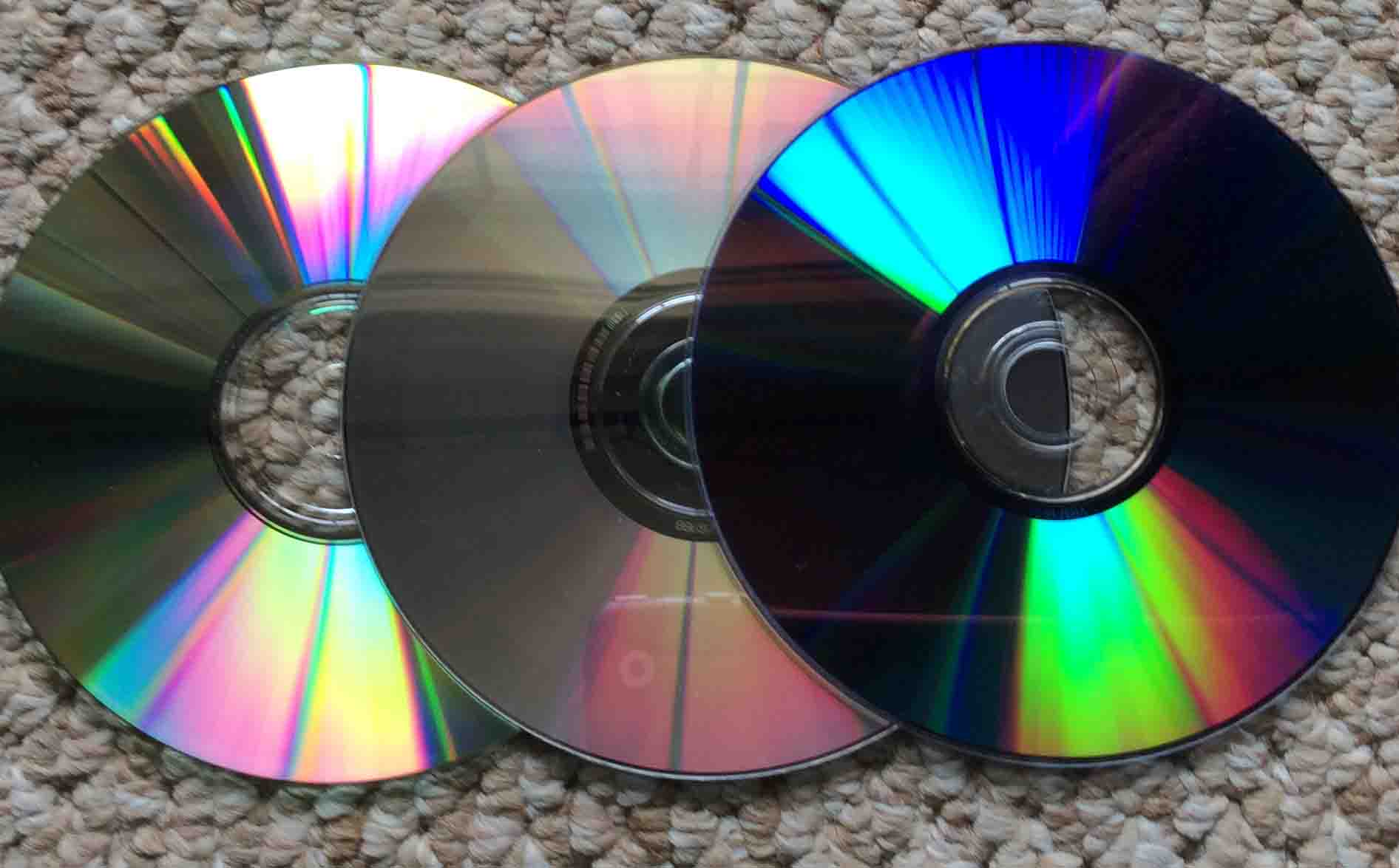 How to Clean a DVD Disc so it Plays Again Tom's Tek Stop