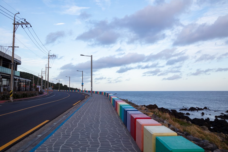 Dodudong Rainbow Coastal Road (도두동 무지개해안도로) Things to Do in Jejusi