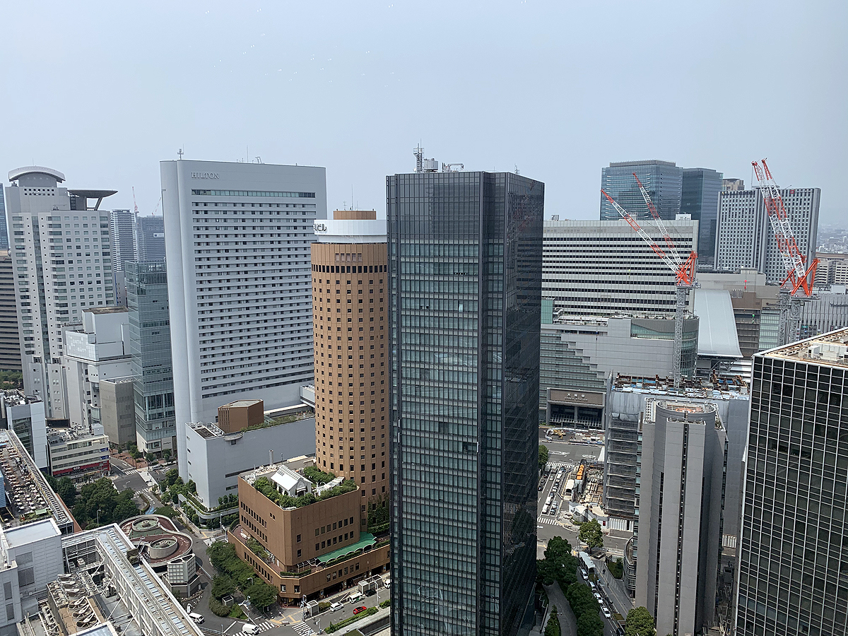 商業ビルイラスト／無料イラストなら「イラストAc」 2025年、日本一梅田・中之島の超高層ビル群がさらに進化