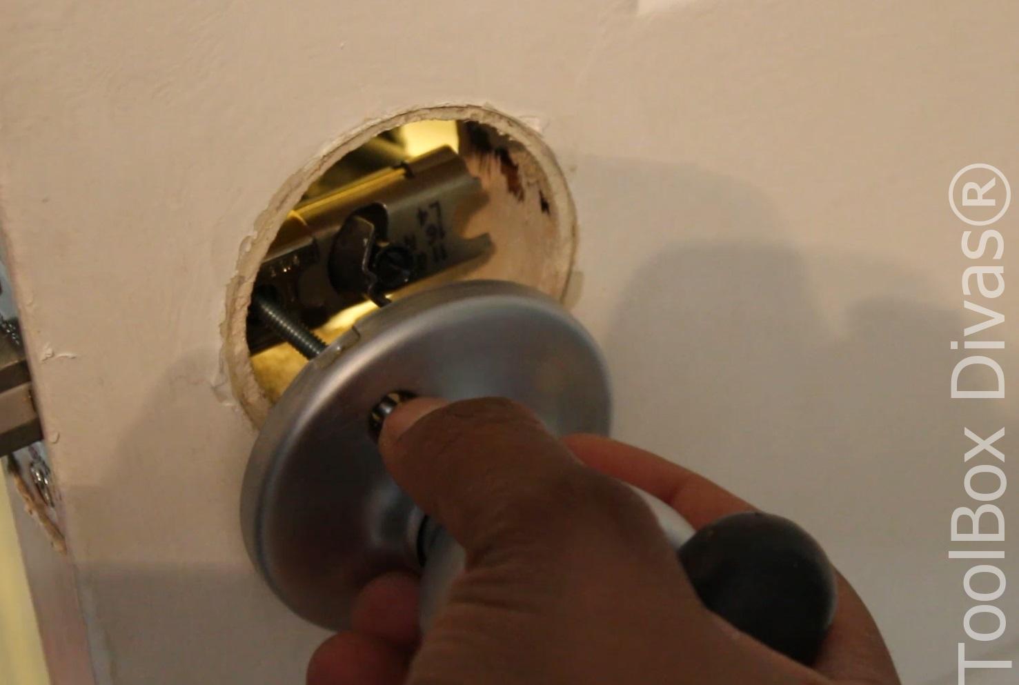 How to Replace a Bedroom & Bathroom Door Knob ToolBox Divas