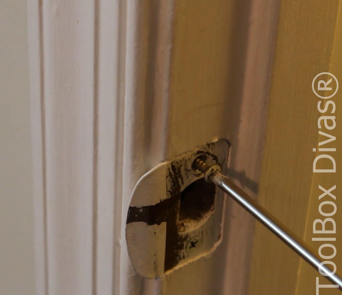 How to Replace a Bedroom & Bathroom Door Knob ToolBox Divas