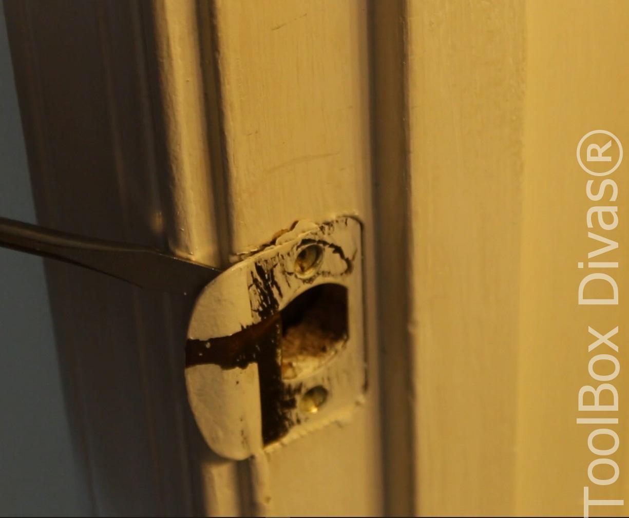 How to Replace a Bedroom & Bathroom Door Knob ToolBox Divas