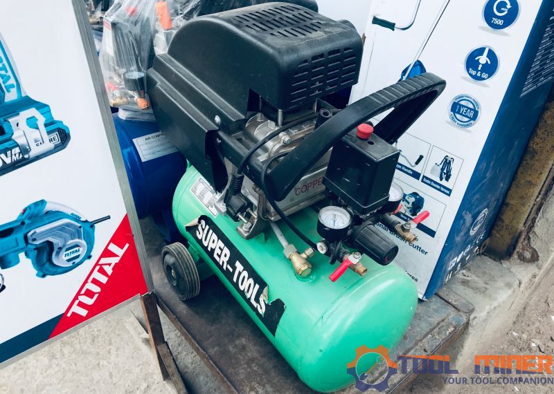 Oil Vs Oil Free Air Compressor Review 2024 [Guide]