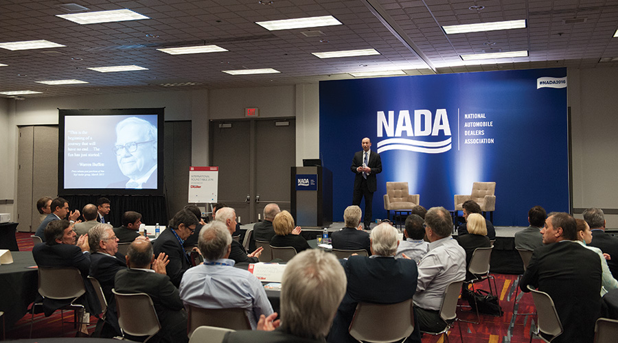 Asistimos a la convención National Automobile Dealers Association 2019